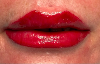 Bouche rouge intense 